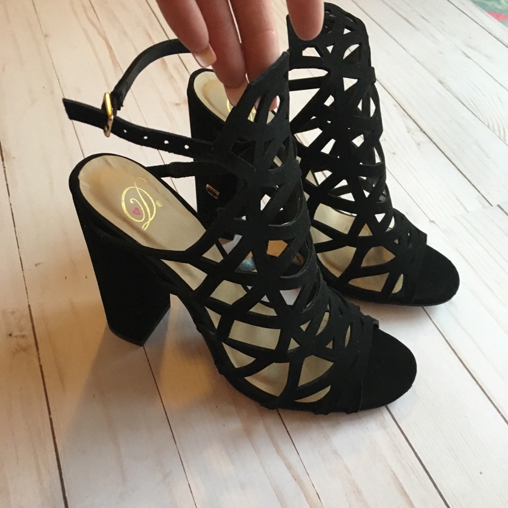 Womens black laser cut sandel